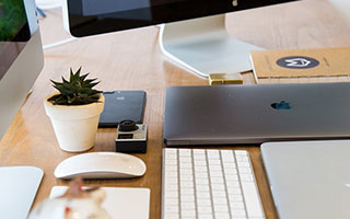 笑不活了！姆巴佩急了，皇马巨星现身马德里驾校，豪车积灰终要自己开？